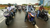 Terakhir, ia terlihat menggunakan motor sport fairing Ninja 250 saat mengikuti kegiatan gathering otomotif lintas komunitas Kota Tanjung Pinang. Istimewa/Dok. Instagram @nurdin757.