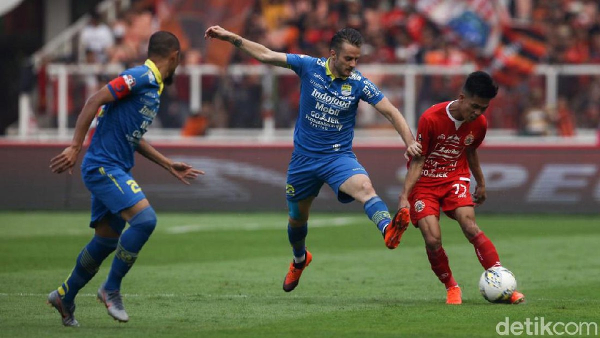 Rene Mihelic untuk pertama kalinya merasakan pergi ke stadion naik rantis. (Foto: Rifkianto Nugroho/detikcom)