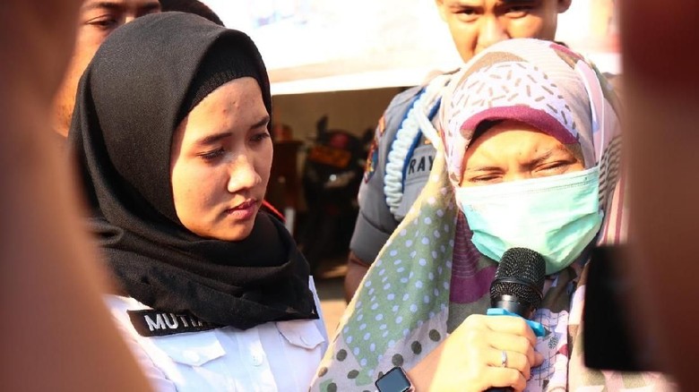 Minta Maaf, Ini Pengakuan Guru Les Pembuat Status Tak Pajang Foto Presiden Minta Maaf, Ini Pengakuan Guru Les Pembuat Status Tak Pajang Foto Presiden