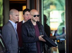 Juragan Teknologi Gelar Pertemuan Rahasia, Busana Seadanya