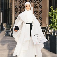 Inilah Dalal Aldoub, influencer kelahiran Kuwait yang mulai rutin menulis blog pada 2012. Selebgram yang lebih dikenal dengan nama Dalalid ini kemudian juga eksis di Instagram dan YouTube dan memiliki banyak penggemar dari berbagai belahan dunia. Foto: Instagram @dalalid