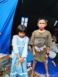 Melihat Lebih Dekat Kondisi Korban Kebakaran Tebet di Tenda Pengungsian