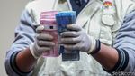 KPK Tunjukkan Barang Bukti Uang Suap Gubernur Kepri