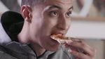 Dikabarkan Dekat dengan Kendall Jenner, Ini Pebasket Kyle Kuzma Saat Kulineran