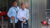 Mantan Menko Bidang Ekonomi Keuangan dan Industri (Ekuin), Kwik Kian Gie meninggalkan Gedung KPK, Jakarta, Kamis (11/7/2019) usai memenuhi panggilan penyidik.