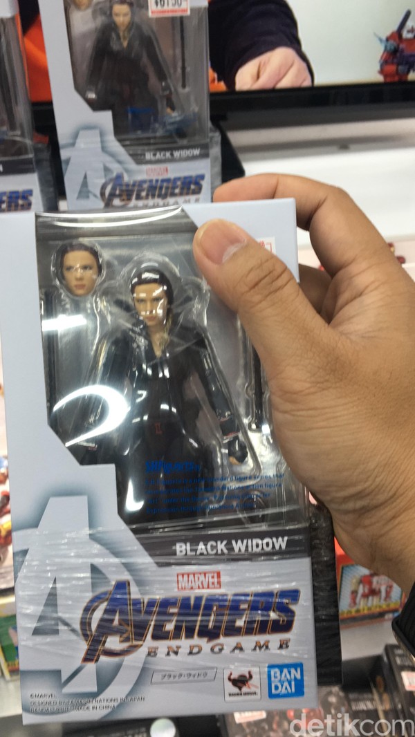 Salah satu contohnya, action figure Black Widow ini. Pengunjung bisa menemukan beragam mainan dan action figur ini di lantai B2. (Dana/detikcom) Salah satu contohnya, action figure Black Widow ini. Pengunjung bisa menemukan beragam mainan dan action figur ini di lantai B2. (Dana/detikcom)