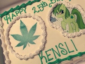 Pesan Kue Bertema Moana, Wanita Ini Malah Dapat Kue Berhias Daun Ganja