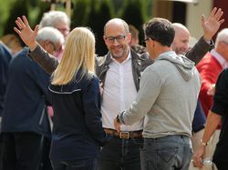 Juragan Teknologi Gelar Pertemuan Rahasia, Busana Seadanya