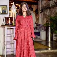 Zaira Wasim sudah lima tahun terjun di industri perfilman Bollywood. Namun, belum lama ini ia memilih untuk pensiun jadi aktris Bollywood karena merasa jauh dari agama. Keputusannya itu pun ditulis Zaira di akun media sosialnya. Foto: Instagram @zairawasim_23