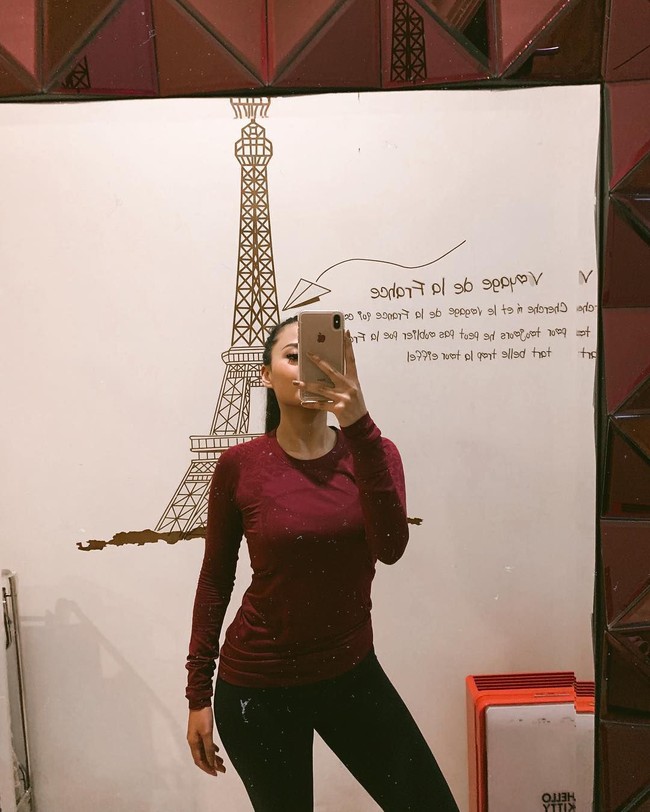 Aurel Hermansyah mengunggah selfie dirinya ke Instagram dengan tubuhnya yang sudah jauh lebih langsing dibanding beberapa bulan sebelumnya. Dalam keterangan foto, putri dari Krisdayanti dan Anang Hermansyah itu mengungkapkan berat badannya turun 5 kg dalam sebulan. Foto: Instagram @aurelie.hermansyah