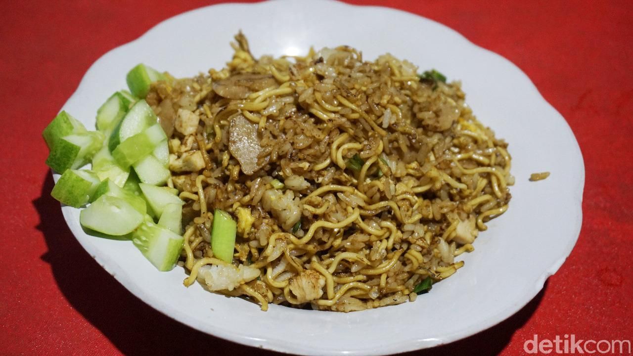 Nasi Goreng dan Ayam Malaya Lombok