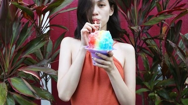 Cantiknya Model Kiko Mizuhara, Mantan G-Dragon yang Doyan Makan Es Krim