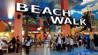 Kawasan Beach Walk di Trans Studio Cibubur. Taman rekreasi ini luasnya 4 hektar dan terbagi dari 2 lantai dan bisa menampung 15 ribu orang (Melissa Bonauli/detikcom)