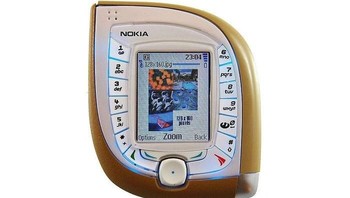 Nokia 7600 adalah ponsel 3G kedua yang dirilis tahun 2003 dengan bentuk nyeleneh. Foto: Telegraph