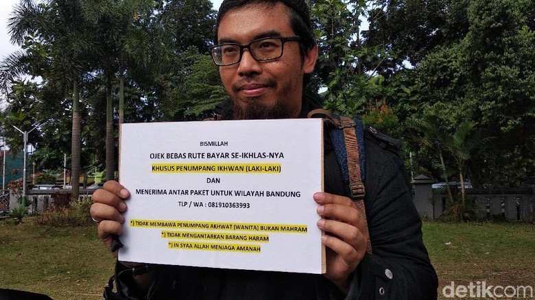 Kisah Herry, Tukang Ojek Khusus Lelaki di Bandung dengan Ongkos Seikhlasnya Kisah Herry, Tukang Ojek Khusus Lelaki di Bandung dengan Ongkos Seikhlasnya