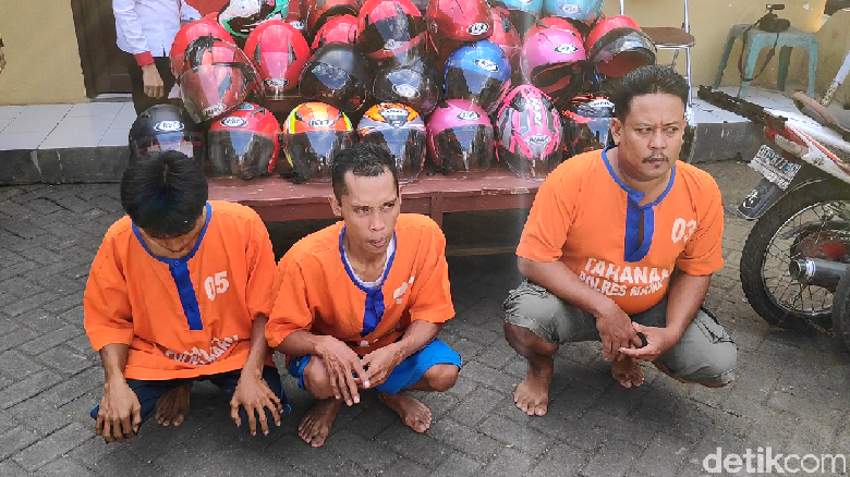 Komplotan Pencuri Helm di Kantor Bupati dan Mapolres Maros Sulsel Diciduk Komplotan Pencuri Helm di Kantor Bupati dan Mapolres Maros Sulsel Diciduk