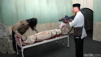 Wahana ini mengajak pengunjung menembak zombie-zombie yang ada di dalam lorong dengan senjata yang telah disiapkan.