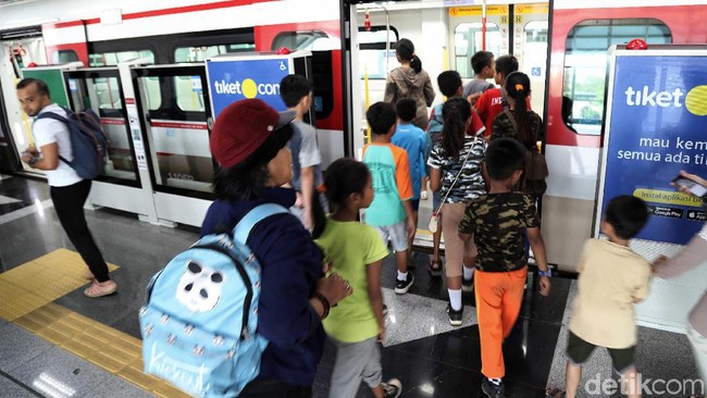 Beda dengan Ahok, Anies Perpanjang Rute LRT ke Stadion Persija