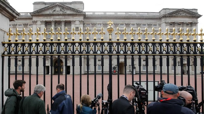 Pria Muda Ditangkap Usai Panjat Pintu Gerbang Istana Buckingham