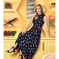 Dilaporkan jika sang suami yang menjadi CEO memperbolehkan budaya kerja yang misoginis. Padahal Whitney sendiri adalah ikon feminin dalam bidang yang didominasi pria. Kabar ini pun telah ditepis oleh Whitney. Foto: Instagram @whitney