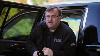 Pendiri LinkedIn, Reid Hoffman juga terlihat. Foto: Reuters