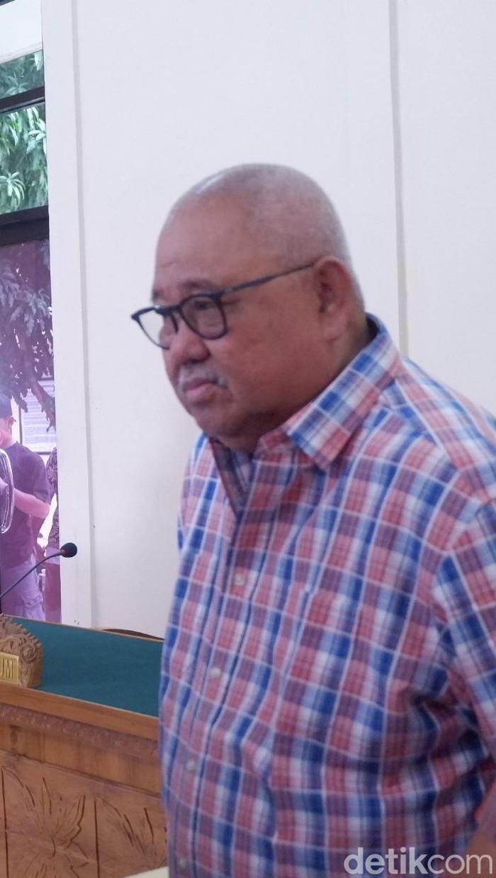Dwi Irianto alias Mbah Putih dan Andi Darussalam Tabussala
