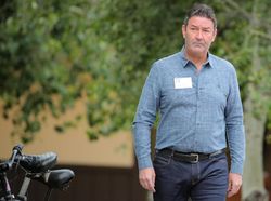 Juragan Teknologi Gelar Pertemuan Rahasia, Busana Seadanya