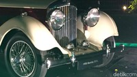 Belum diketahui apakah mobil ini merupakan hasil restorasi atau memang datang ke Indonesia dalam bentuk utuh seperti itu, yang pasti kolektor mobilnya harus mengeluarkan banyak uang untuk memboyong mobil ini ke Indonesia.