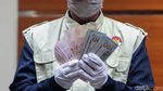 KPK Tunjukkan Barang Bukti Uang Suap Gubernur Kepri