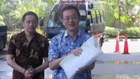 Agus saat ini berstatus sebagai tersangka kasus dugaan suap. Agus diduga menerima suap senilai Rp 200 juta dari Sendy dan Alvin. Sendy merupakan pengusaha yang beperkara di Pengadilan Negeri Jakarta Barat, sedangkan Alvin merupakan pengacaranya.