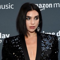 Seperti dikabarkan sebelumnya, Dua Lipa yang baru saja mengakhiri asmara dengan Isaac Carew kepergok bermesraan dengan Anwar Hadid saat menonton konser di Hyde Park, London, Inggris, belum lama ini. Sampai saat ini, mereka belum berbicara soal jalinan asmara mereka. (Foto: Jamie McCarthy/Getty Images)