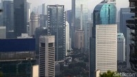 Pemprov DKI sendiri menyatakan angka dari AirVisual itu tak menjadi acuan utama tapi tetap menjadi peringatan bagi warga. Meski demikian, Gubernur DKI Jakarta Anies Baswedan telah menentukan langkah untuk mengurangi polusi di Ibu Kota. Seperti apa?