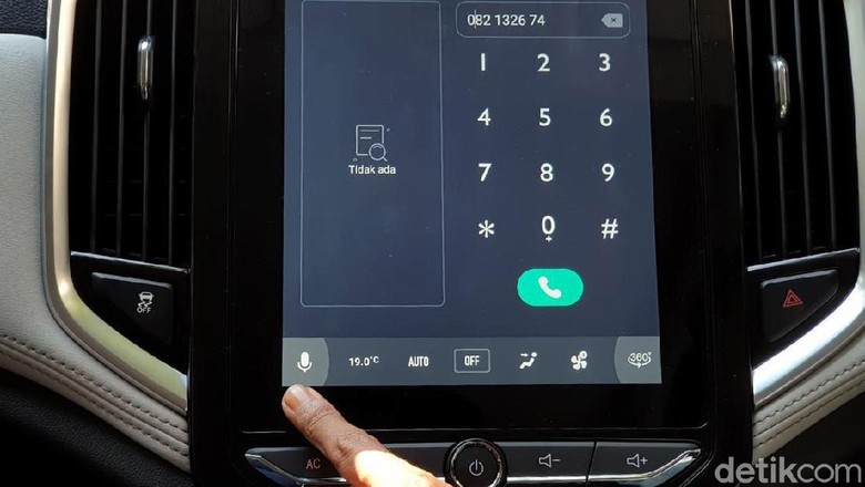 Fitur voice command di Wuling Almaz bisa diaktifkan dengan memencet tombol di layar audio mobilFoto: Luthfi Anshori Fitur voice command di Wuling Almaz bisa diaktifkan dengan memencet tombol di layar audio mobilFoto: Luthfi Anshori