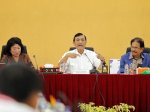 Kunjungi Sumut, Luhut Dicurhati soal Jalan Lingkar Samosir
