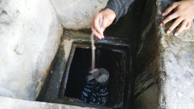 Sumur tua di Kota Lama, Semarang. 