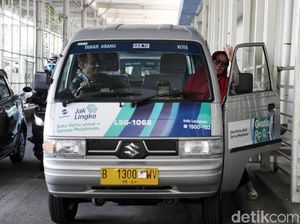 Viral Antrean Sebaris Warga Nunggu Angkot JakLingko, TJ Harap Jadi Budaya