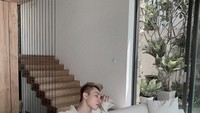 Kali ini Son memilih untuk menikmati seporsi buah potong dan beberapa roti. Tak ketinggalan segelas susu. Foto: Instagram sontungmtp