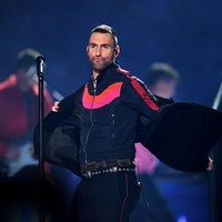 Penyanyi Adam Levine yang menorehkan sukses bersama Maroon 5 datang dari keluarga kaya. Ayahnya, Fred Levine merupakan pendiri dari retail pakaian M. Fredric. Sudah berdiri selama 35 tahun, retail milik ayah Adam Levine ini memiliki banyak toko di Amerika Serikat. Foto: Kevin Winter/Getty Images