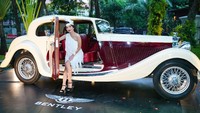 Gaya pakaian bertema tahun 20-an itu tentunya disesuaikan dengan tahun Bentley berdiri. Istimewa/Dok. Bentley.