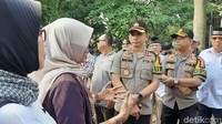 Foto: Kapolres Jakarta Selatan Kombes Indra Jafar juga sempat mendatangi lokasi memantau pengamanan. (Lisye-detikcom)
