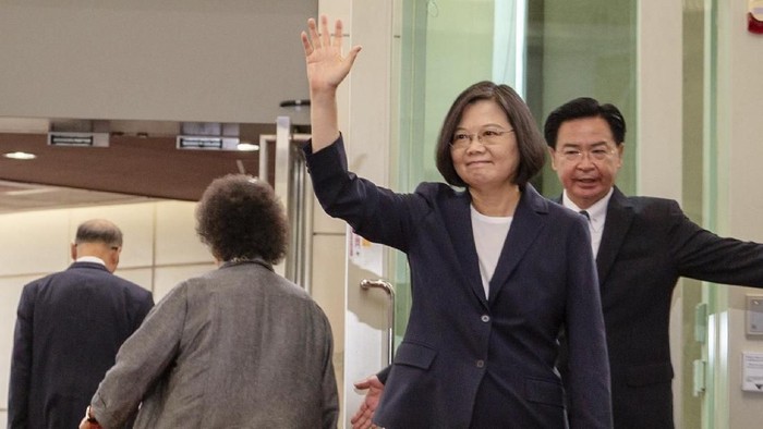 In this photo released by the Taiwan Presidential Office, Taiwanese President Tsai Ing-wen, waves as she leaves for the Caribbean from Taoyuan International Airport in Taoyuan, Taiwan on Thursday, July 11, 2019. President Tsai departed Thursday for a four-country state visit to the Caribbean with stops in the United States on the way there and back. (Taiwan Presidential Office via AP)