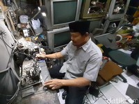 Bisnis Reparasi Tv Jadul Masih Eksis di Tengah Perkembangan Digital