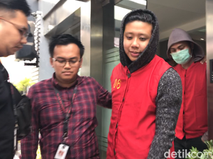Penampakan Galih, Rey Utami dan Pablo Benua Pakai Rompi Tahanan