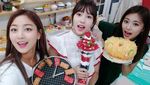 Ini Momen Mina Twice Saat Kulineran Bersama Teman