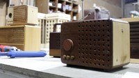 Tak hanya radio vintage, Wardi juga bisa membuat gramophone dari kayu. Uniknya, walau dikemas dengan bentuk jadul namun radio ini dilengkapi dengan flashdisk dan bluetooth player. Kini, setelah 23 tahun berlalu omset yang diraih Wardi telah mencapai ratusan juta rupiah per bulan.