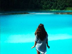 Ramai Bergaya di Danau Penuh Sampah Kimia