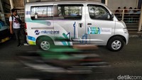 Secara bertahap angkot-angot tersebut akan dipasangi AC demi memberikan kenyamanan bagi para pengguna jasa angkutan kota tersebut.