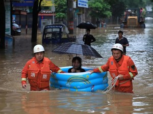 Ngeri! Derasnya Arus Banjir yang Melanda China