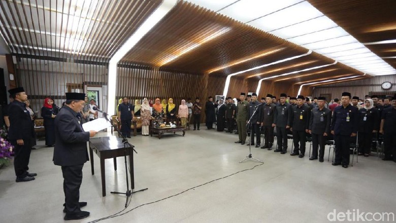 Oded Lantik 7 Kepala Dinas Baru Kota Bandung Oded Lantik 7 Kepala Dinas Baru Kota Bandung
