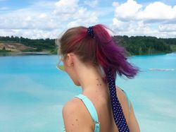 Ramai Bergaya di Danau Penuh Sampah Kimia